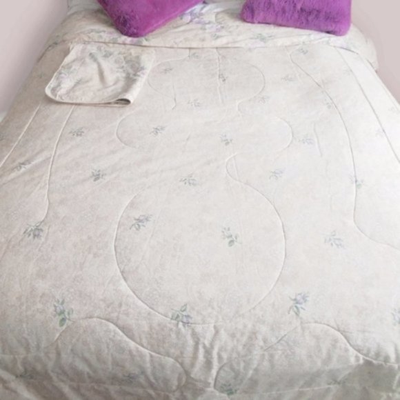 REVERSIBLE BEDDING TWIN- Floral and Cream W large pillow case - Picture 2 of 12